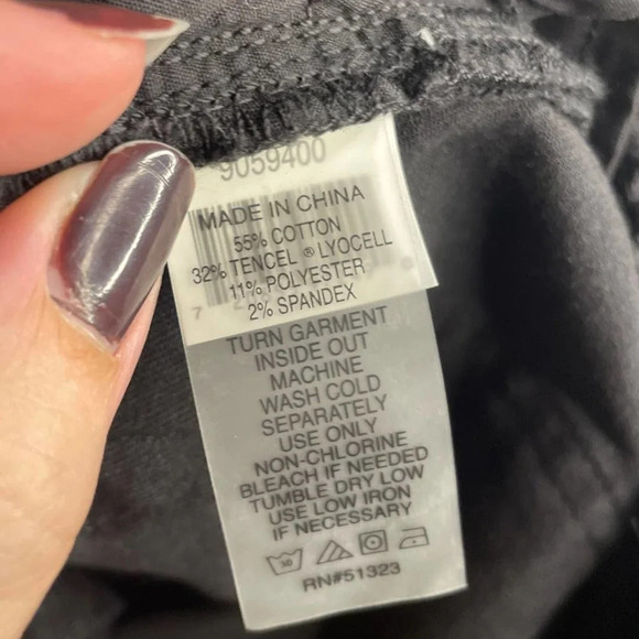 Vince Camuto Women's Black Jean Skirt NWT Size 0 Frayed Hem Mini Skirt - Picture 4 of 4